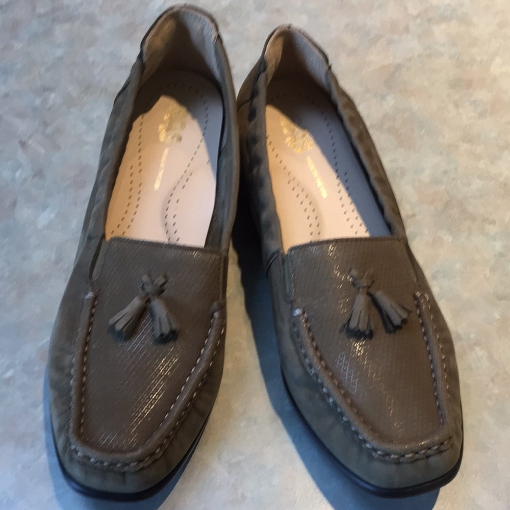 SAS khaki leather loafers (sz 8N)
